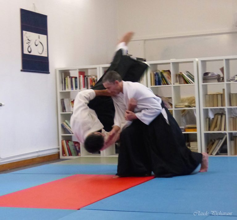 projection aïkido en démonstration à l'Isuga